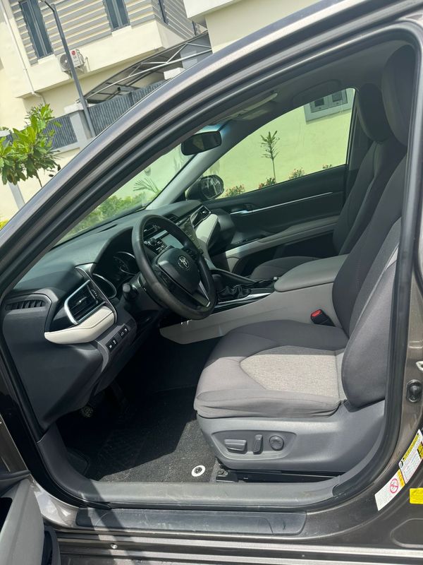 Thumbnail 4 of 2018 Toyota Camry LE
